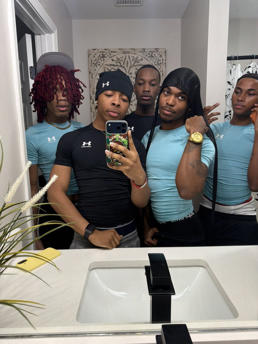 jondaaqt's tweet photo. whole group 10/10. https://t.co/ApvMggR3Bu