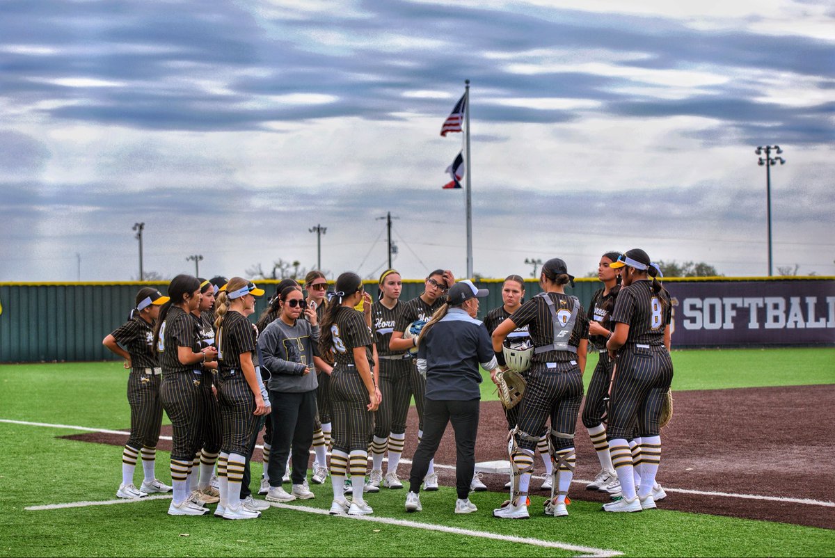 Savy_Vasquez_23's tweet photo. FR. yr has officially come to a close. Fell just short of our goal of getting back to State but definitely a learning experience to build from for another deep run in ‘27! See ya next season! ✌️
#ECSB
32-5 record
District Champs 🏆
6A R4 Finalist
@maggiwelham
@ArriolaSuzette https://t.co/T144sxTGLx