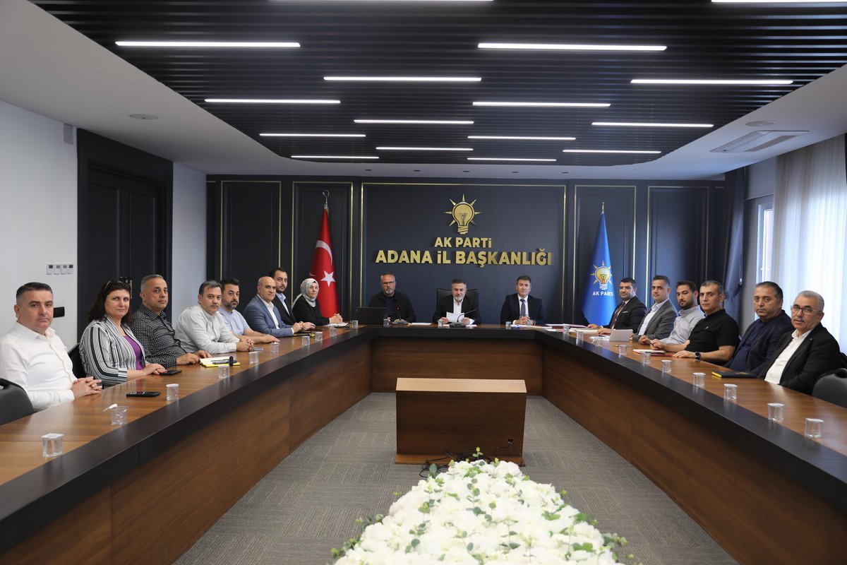 akpartiadanail's tweet photo. Haftalık Olağan İl Yürütme ve Yönetim Kurulu Toplantımız, İl Başkanımız Sayın Tamer Dağlı’nın başkanlığında gerçekleştirildi.

Toplantıda teşkilat çalışmalarımız, saha faaliyetlerimiz ve Adanamıza dair gündem başlıkları değerlendirilerek istişarelerde bulunuldu.

Birlik ve ortak akıl anlayışıyla Adana için çalışmaya kararlılıkla devam ediyoruz.