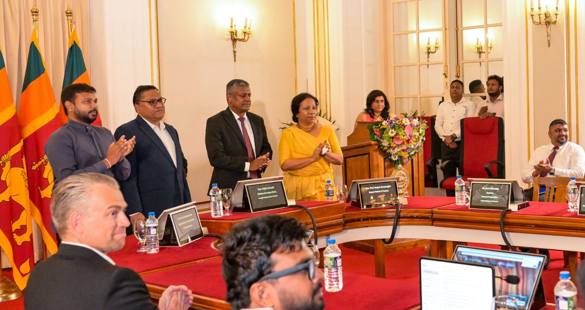 MFA_SriLanka's tweet photo. 𝐓𝐡𝐞 𝐌𝐢𝐧𝐢𝐬𝐭𝐫𝐲 𝐨𝐟 𝐅𝐨𝐫𝐞𝐢𝐠𝐧 𝐀𝐟𝐟𝐚𝐢𝐫𝐬, 𝐅𝐨𝐫𝐞𝐢𝐠𝐧 𝐄𝐦𝐩𝐥𝐨𝐲𝐦𝐞𝐧𝐭 𝐚𝐧𝐝 𝐓𝐨𝐮𝐫𝐢𝐬𝐦 𝐋𝐚𝐮𝐧𝐜𝐡𝐞𝐬 𝐑𝐞𝐯𝐚𝐦𝐩𝐞𝐝 𝐎𝐟𝐟𝐢𝐜𝐢𝐚𝐥 𝐖𝐞𝐛𝐬𝐢𝐭𝐞 𝐚𝐧𝐝 𝐂𝐨𝐦𝐦𝐨𝐧 𝐖𝐞𝐛𝐬𝐢𝐭𝐞 𝐏𝐥𝐚𝐭𝐟𝐨𝐫𝐦

Read more: (1/2) https://t.co/9hbB09TUDZ