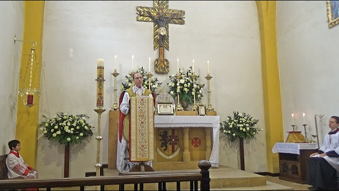 ColCathAes's tweet photo. Capilla de los Sagrados Corazones de Jesús y de María in Bogota, Distrito Capital.

Serving as one of the main churches of the FSSPX in Colombia, it stands as one of the only places in Colombia where Latin mass is still offered. (Bottom right photo being a FSSPX youth meeting). https://t.co/HUcTWCNSSL