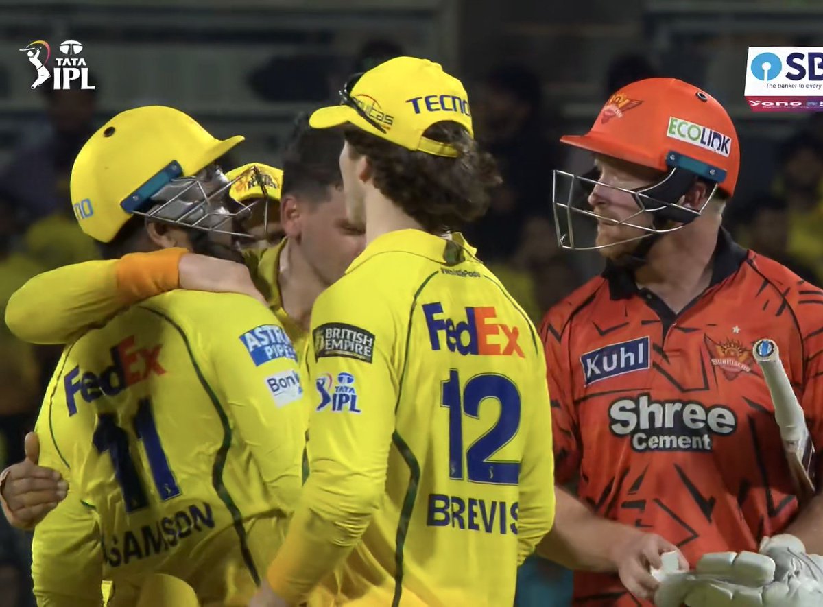 FarziCricketer's tweet photo. Things heated up between Sanju and Klaasen. https://t.co/qt35id0cuN