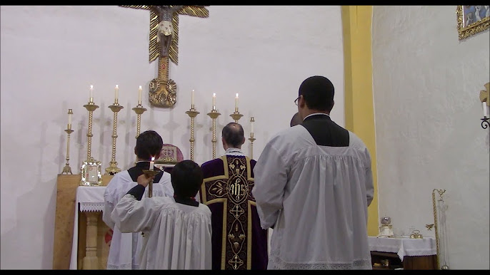 ColCathAes's tweet photo. Capilla de los Sagrados Corazones de Jesús y de María in Bogota, Distrito Capital.

Serving as one of the main churches of the FSSPX in Colombia, it stands as one of the only places in Colombia where Latin mass is still offered. (Bottom right photo being a FSSPX youth meeting). https://t.co/HUcTWCNSSL