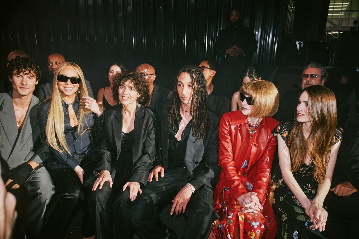 FMDBlog's tweet photo. #Ghali è volato a New York per GucciCore,alla prima sfilata Cruise firmata da Demna.
Unico artista italiano presente in front row, Ghali ha condiviso la scena con star internazionali come Mariah Carey, Shawn Mendes, Kim Kardashian e Anna Wintour,
#FareMusic https://t.co/n10PGv3aOe
