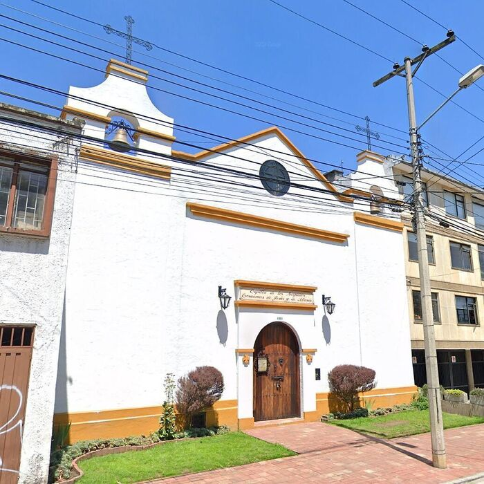 ColCathAes's tweet photo. Capilla de los Sagrados Corazones de Jesús y de María in Bogota, Distrito Capital.

Serving as one of the main churches of the FSSPX in Colombia, it stands as one of the only places in Colombia where Latin mass is still offered. (Bottom right photo being a FSSPX youth meeting). https://t.co/HUcTWCNSSL