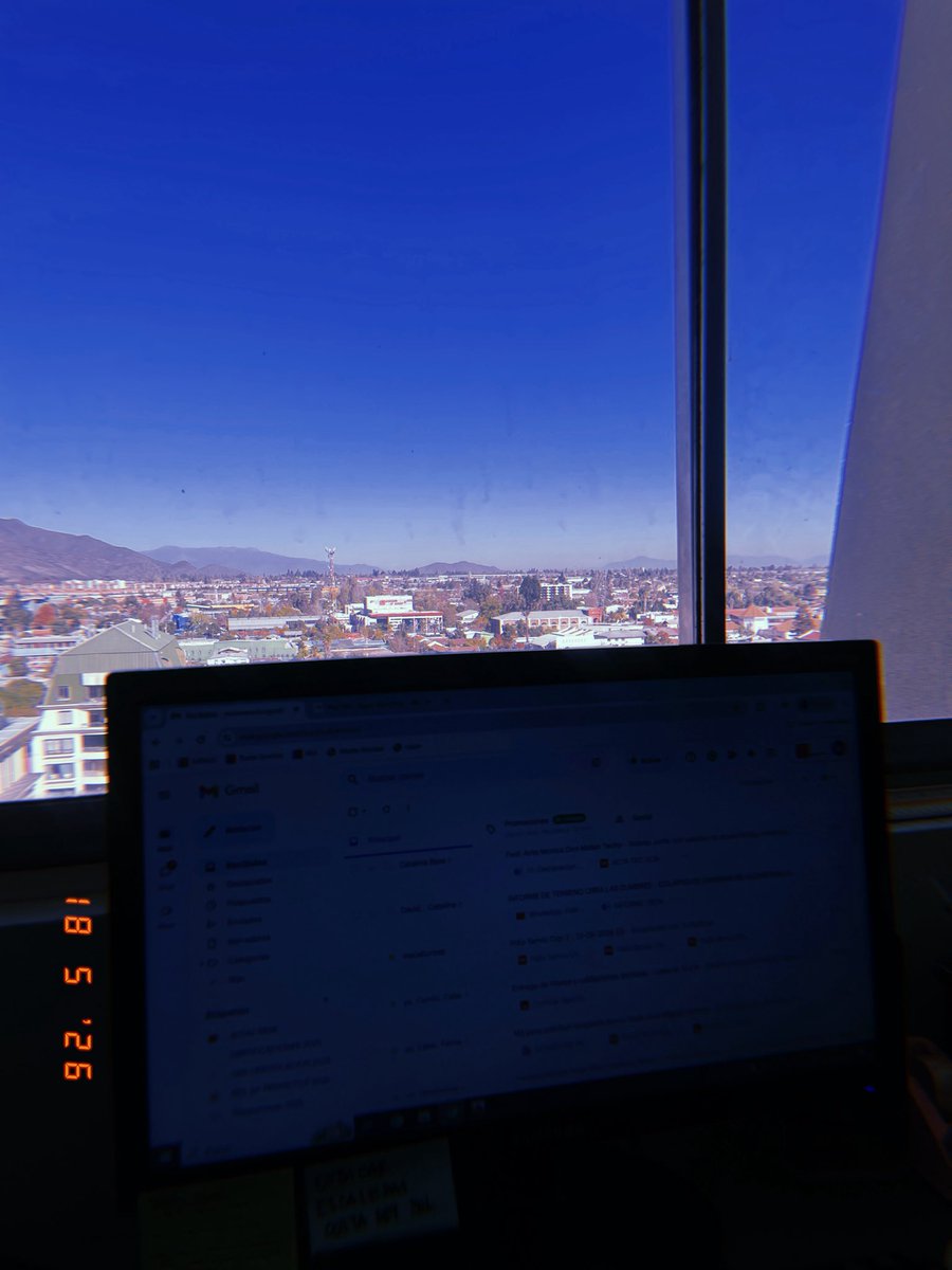 macaburs's tweet photo. Si no fuera por que tengo ventana en la oficina, mi salud mental seria mucho peor. https://t.co/FMD9euhUrA