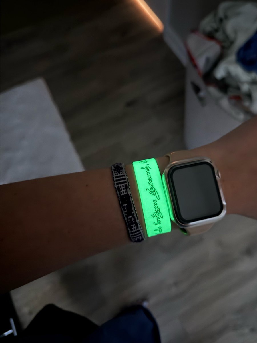 Ieothot's tweet photo. @sourcebridgers So cool, glows in the dark, and makes me look tan https://t.co/I9UrMwuMed