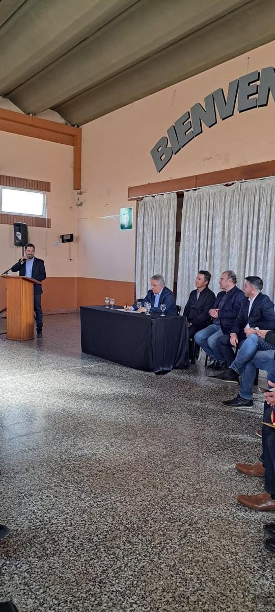 FranFortunaCba's tweet photo. Estuvimos acompañando al Gobernador @MartinLlaryora, al Ministro @ManuelCalvoOK y al Intendente @francoacingolani en su visita a Matorrales. 🙌

El Gobernador aportó recursos para pavimentación, infraestructura escolar y la construcción de un playón polideportivo para promover el desarrollo del deporte y las actividades culturales de la localidad. Además, se destinaron fondos para la construcción de viviendas y cada institución recibió apoyo del Tesoro Provincial. Los Bomberos Voluntarios recibieron 30 millones de pesos para invertir en la institución. 🚒

También se entregaron computadoras y aportes para el club local. Estuvieron presentes, además, intendentes y autoridades de la zona. 💻

Nuestras felicitaciones a la gestión de Franco Cingolani por su compromiso con los vecinos de Matorrales y su permanente preocupación por el progreso de su comunidad, y al Gobernador Martín Llaryora por acompañar siempre a los gobiernos locales y a los vecinos del interior del Departamento Río Segundo. ✨