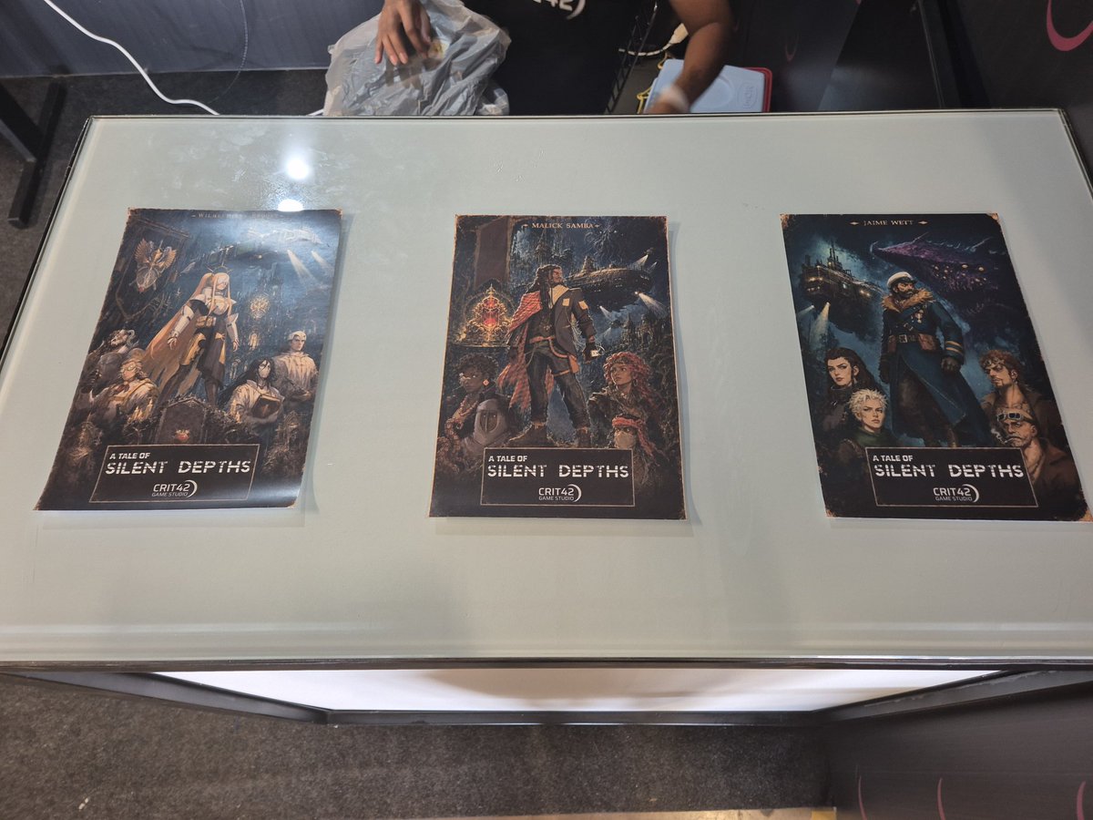 Crit42Studio's tweet photo. So many people passed through the booth and played the game!

Also, we did a "game": follow our socials, roll a d20, if you CRIT, you won a game poster! About 12 people won a poster through the 3 days of event, with over 300 followers in Instagram just there!

#gamedev https://t.co/6CUH5NjVuA