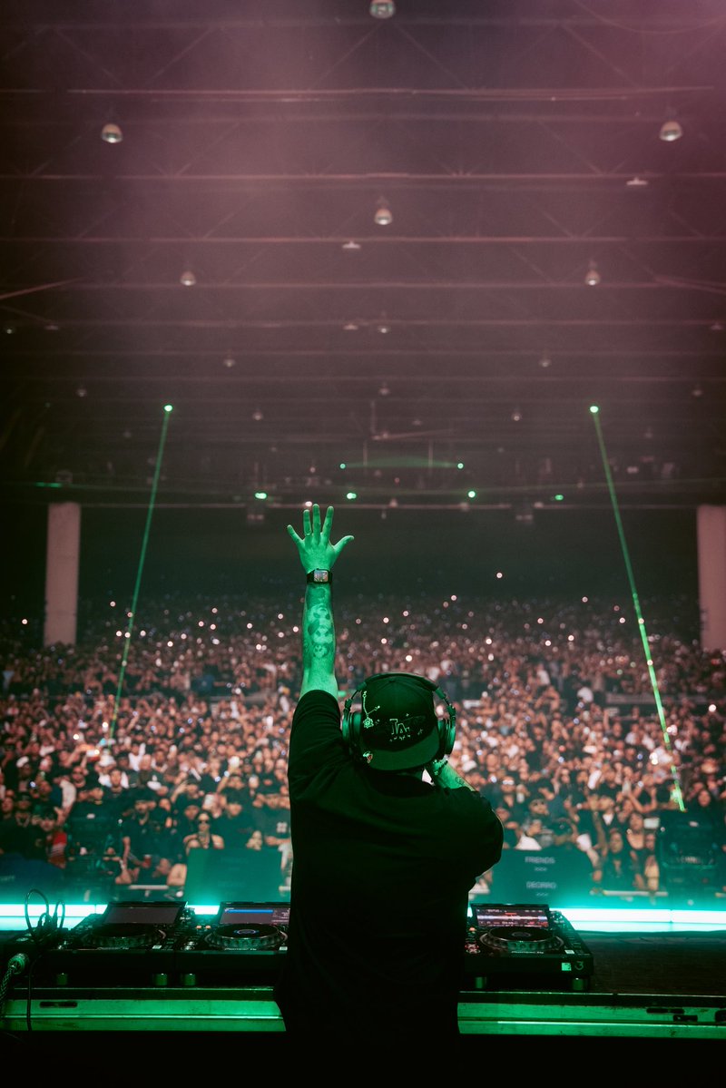 Deorro's tweet photo. muchas gracias @_PesoPluma y Tito por darme la oportunidad de ser parte de la dinastía tour 😭😭 i hope everyone enjoyed my set ❤️ https://t.co/XypcmVt2Nk