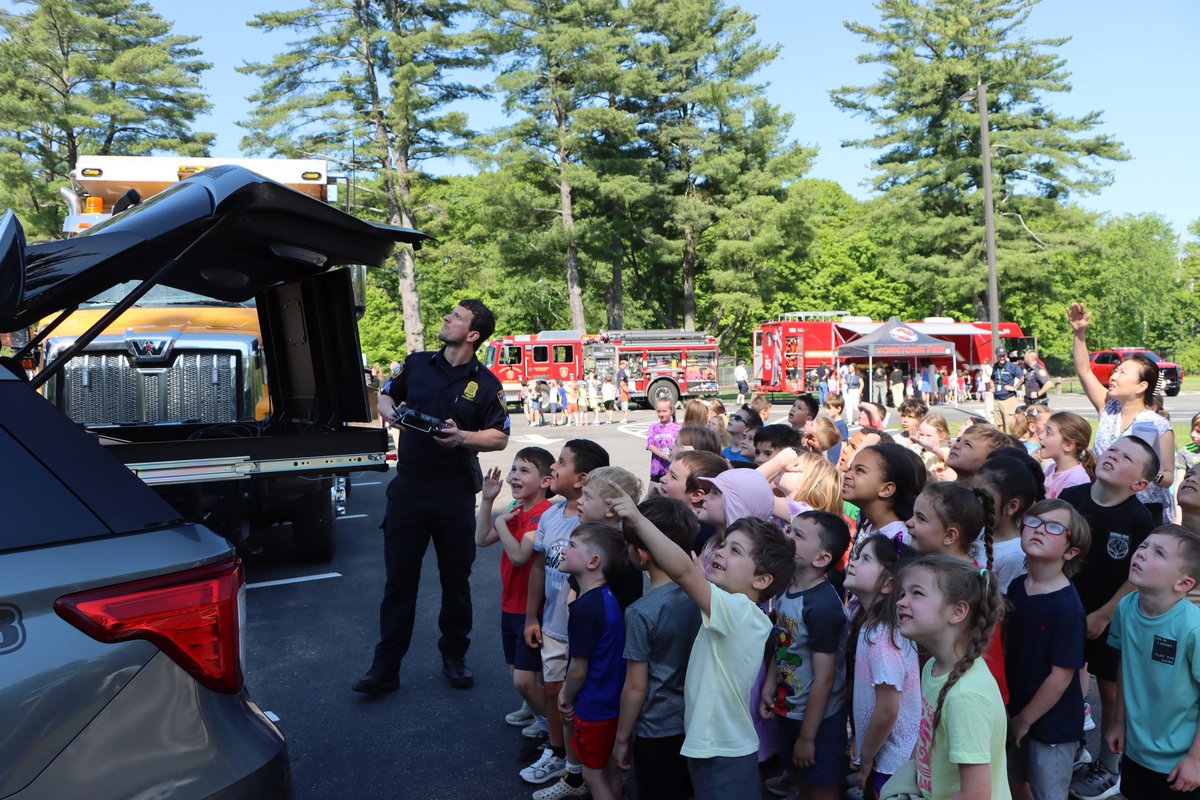 YorktownCSD's tweet photo. Brookside's K-1 students had a blast exploring big trucks, meeting first responders, and watching a helicopter take off from the school at this morning's Community Day! https://t.co/smUYnwopG7