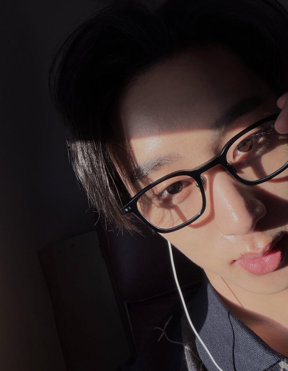 lyknwestie's tweet photo. happy birthday to one of the most handsome, talented, and kindest humans! @EstRvp 

your kindness, warmth and happiness is evident in your hard work and love for your fans and loved ones!🌸

thank you for being you, love you sharkieee🦈

EST SUPHA BD 2026
#Est25thBloomingDay https://t.co/alBaMVXkrq