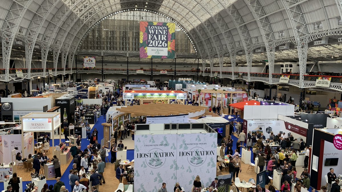 CriticalDivide's tweet photo. Busy and productive first day for exhibitors and visitors to the London Wine Fair. Good to see the progress being made by the host nation's wineries that are now producing many world class wines with production being spread wider and wider across England and Wales. https://t.co/bXNUYqKWAN