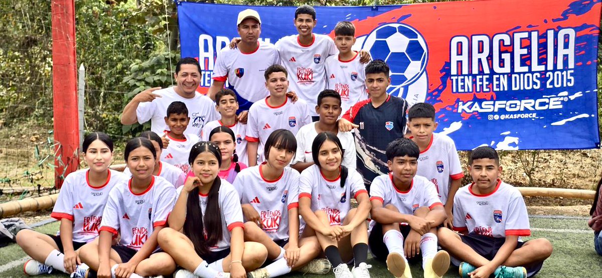 ENTerritorioCo's tweet photo. Argelia renace desde sus jóvenes, su cultura y el deporte 📷📷📷.

En el marco de la iniciativa #IncentivosParaLaPazTerritorial, liderada por @fondopazco, acompañamos este Encuentro Cultural y Deportivo que reunió a 25 clubes de #Argelia, #Cauca. https://t.co/NsH3LkYoW5
