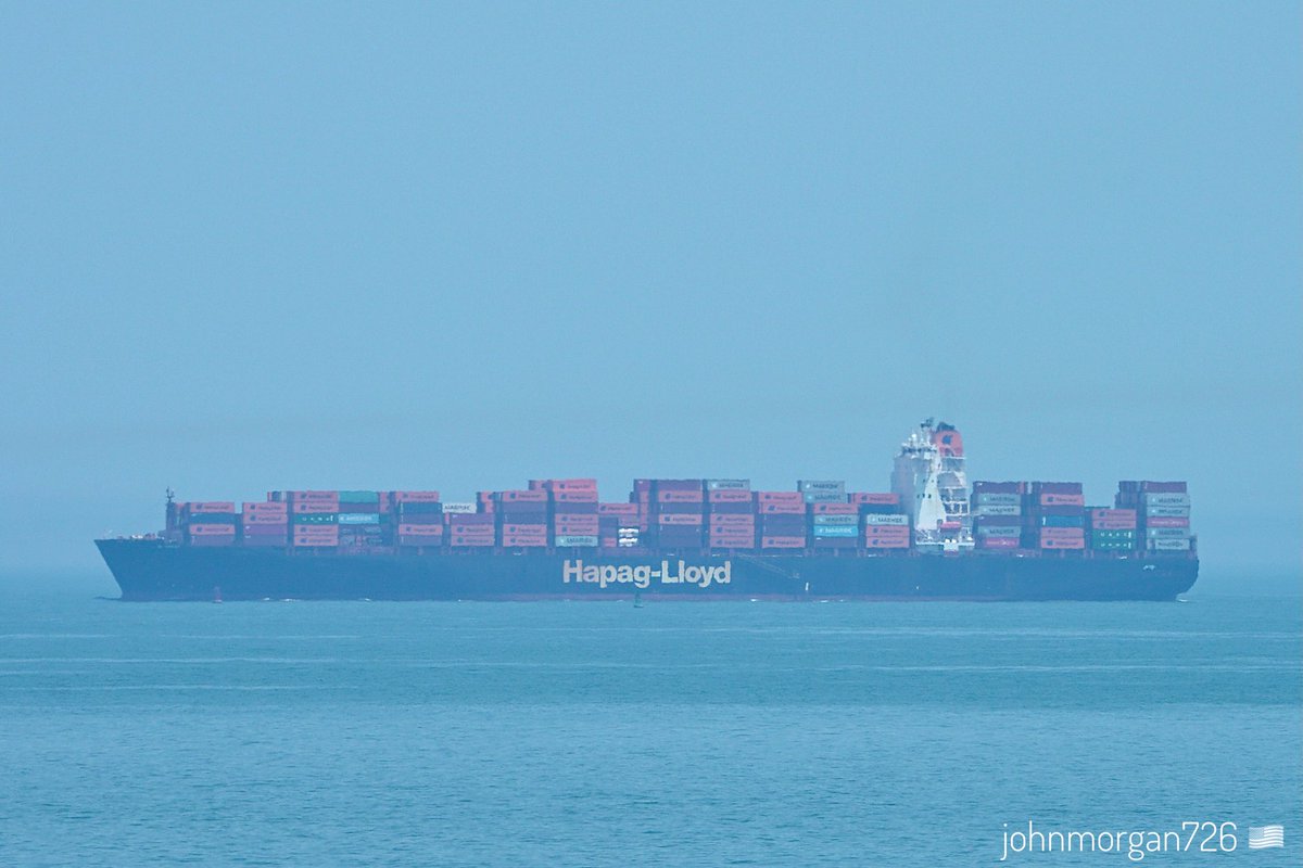 johnmorgan726's tweet photo. At 307 meters the #HapagLloyd A7-class #ContainerShip AL SAFAT, IMO:9349497 en route to Norfolk (US-ORF) Virginia, flying the flag of Liberia 🇱🇷. #ShipsInPics #ALSafat https://t.co/fq3wiasQLf