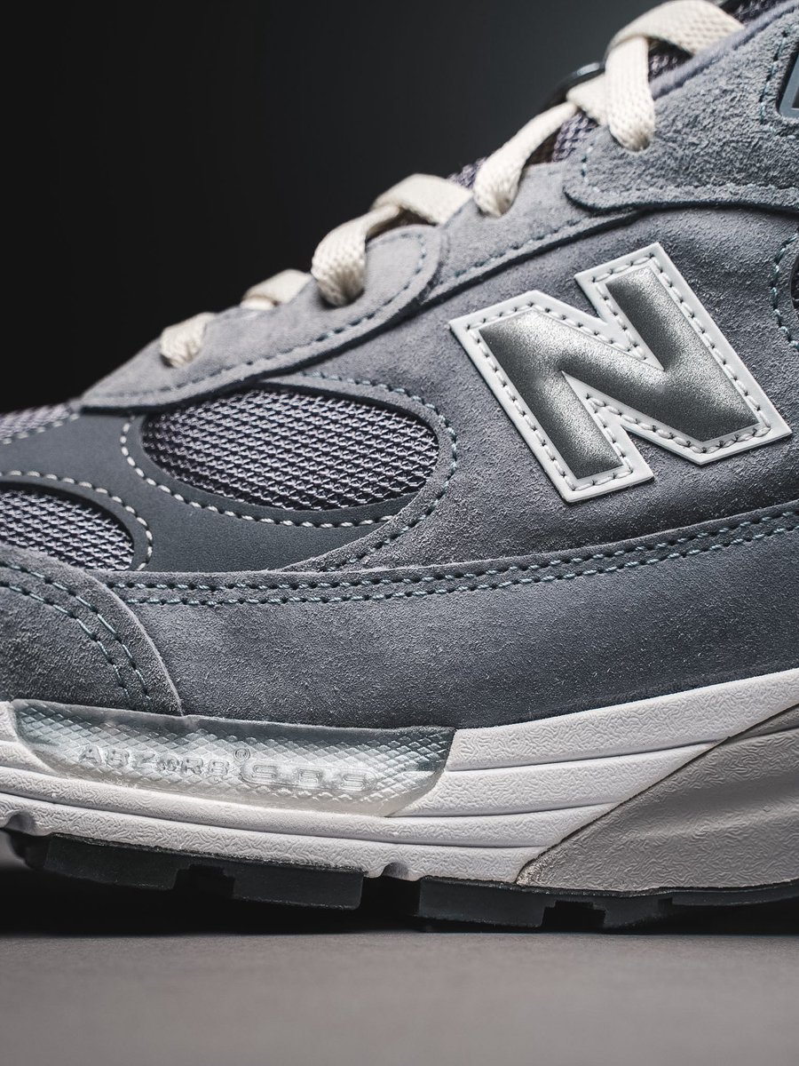 spanselphoto's tweet photo. Clean execution on this one. Tonal grey suede and mesh, solid Made in USA build, and that refined 992 silhouette. A quiet, versatile addition to the rotation.
Simple as that.
#KithxNB #NewBalance992 #MadeInUSA https://t.co/x3yBrAlJ5n