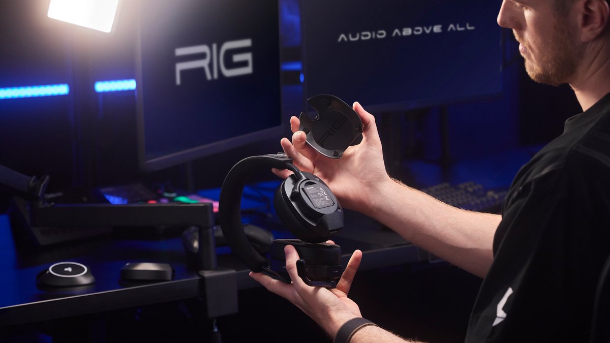 RIGGaming's tweet photo. Freed from all wires #R8PRO https://t.co/7HVN1nyCcB