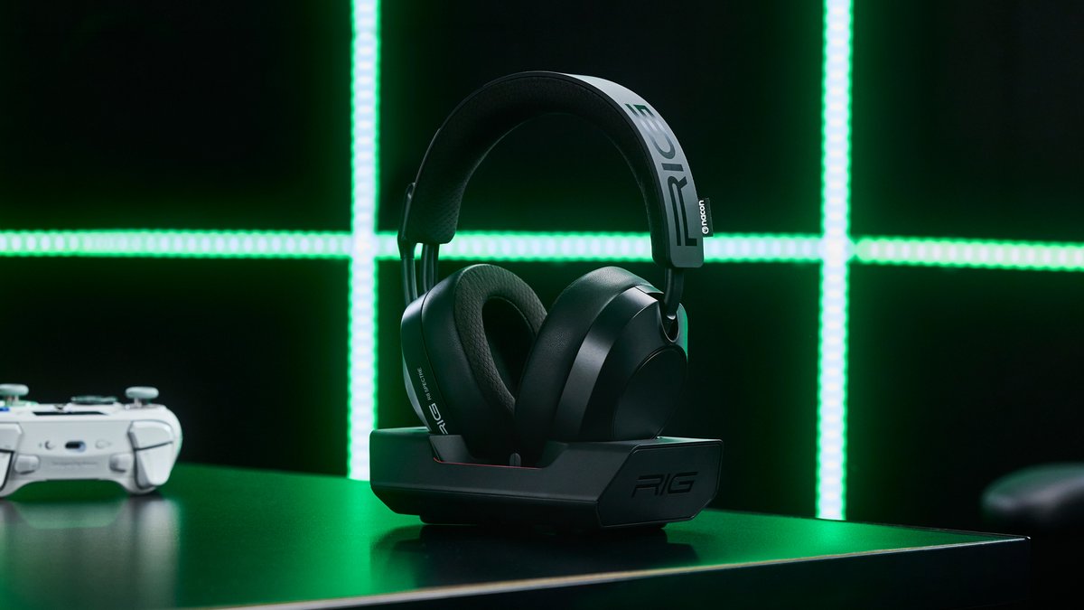 RIGGaming's tweet photo. Freed from all wires #R8PRO https://t.co/7HVN1nyCcB