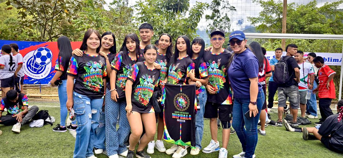 ENTerritorioCo's tweet photo. Argelia renace desde sus jóvenes, su cultura y el deporte 📷📷📷.

En el marco de la iniciativa #IncentivosParaLaPazTerritorial, liderada por @fondopazco, acompañamos este Encuentro Cultural y Deportivo que reunió a 25 clubes de #Argelia, #Cauca. https://t.co/NsH3LkYoW5