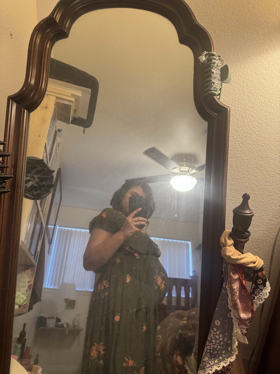 KIbentlee's tweet photo. 7mos pregnant en route to my debut publication, editing a short story and romance manuscript, chasing a toddler…struggling a little but loving life a lot 🥰 #WritingMom #WritingCommunity https://t.co/FFpkO2CMmy