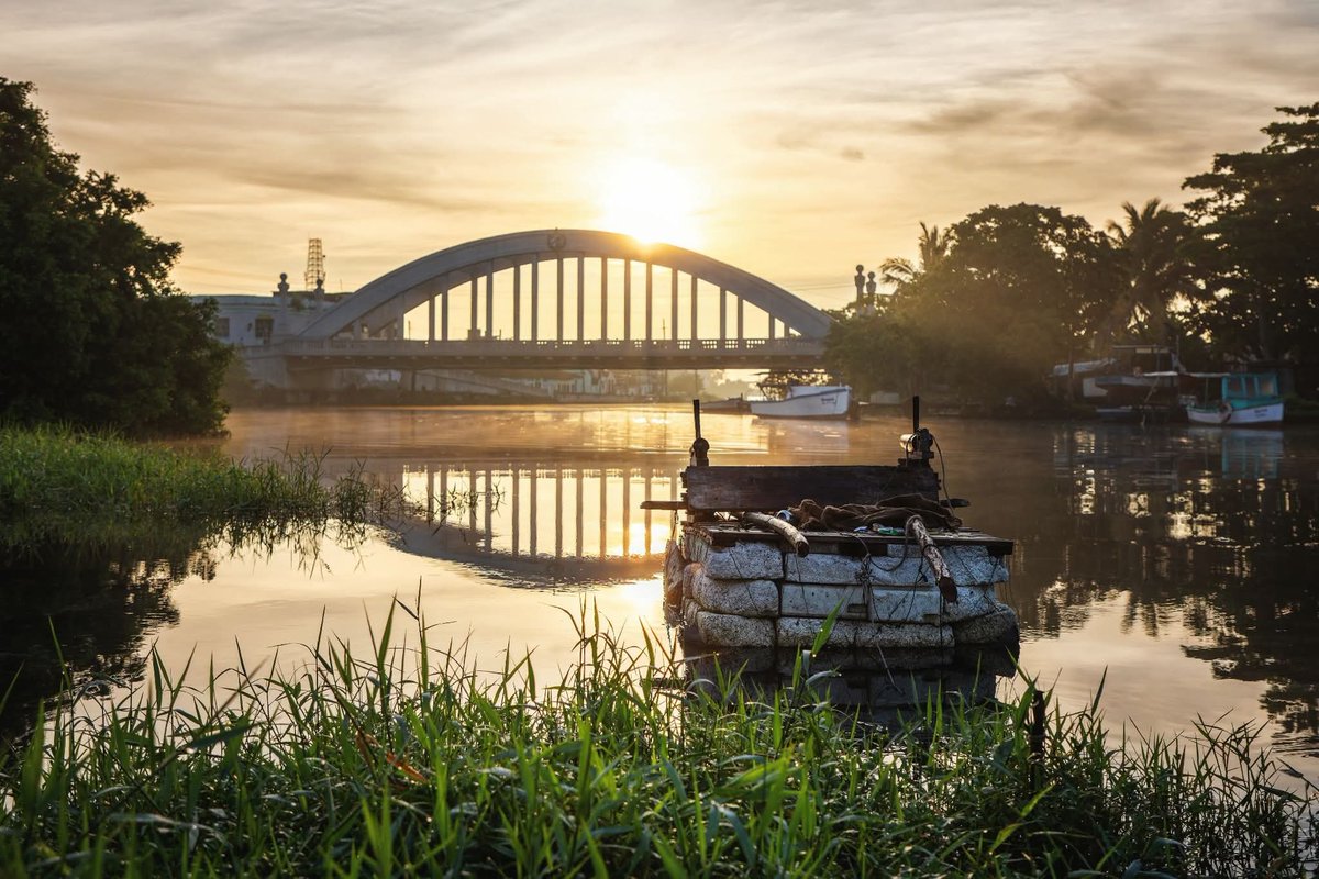CubaPLUSMag's tweet photo. Así amanece en la ciudad de los puentes. 

By Raúl Navarro https://t.co/l6DJqsC10V