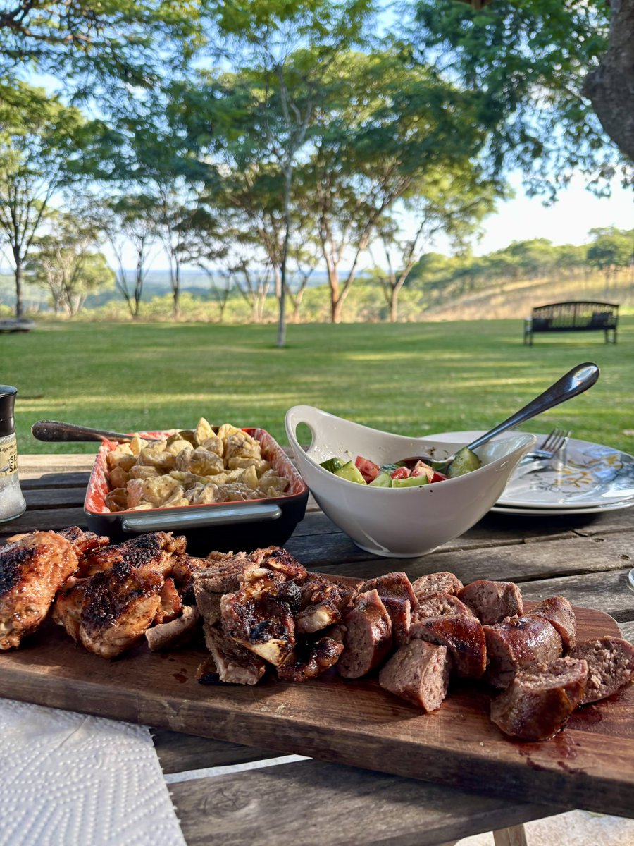Milla37_'s tweet photo. Nothing better than food with a view https://t.co/1FI7nj83HY
