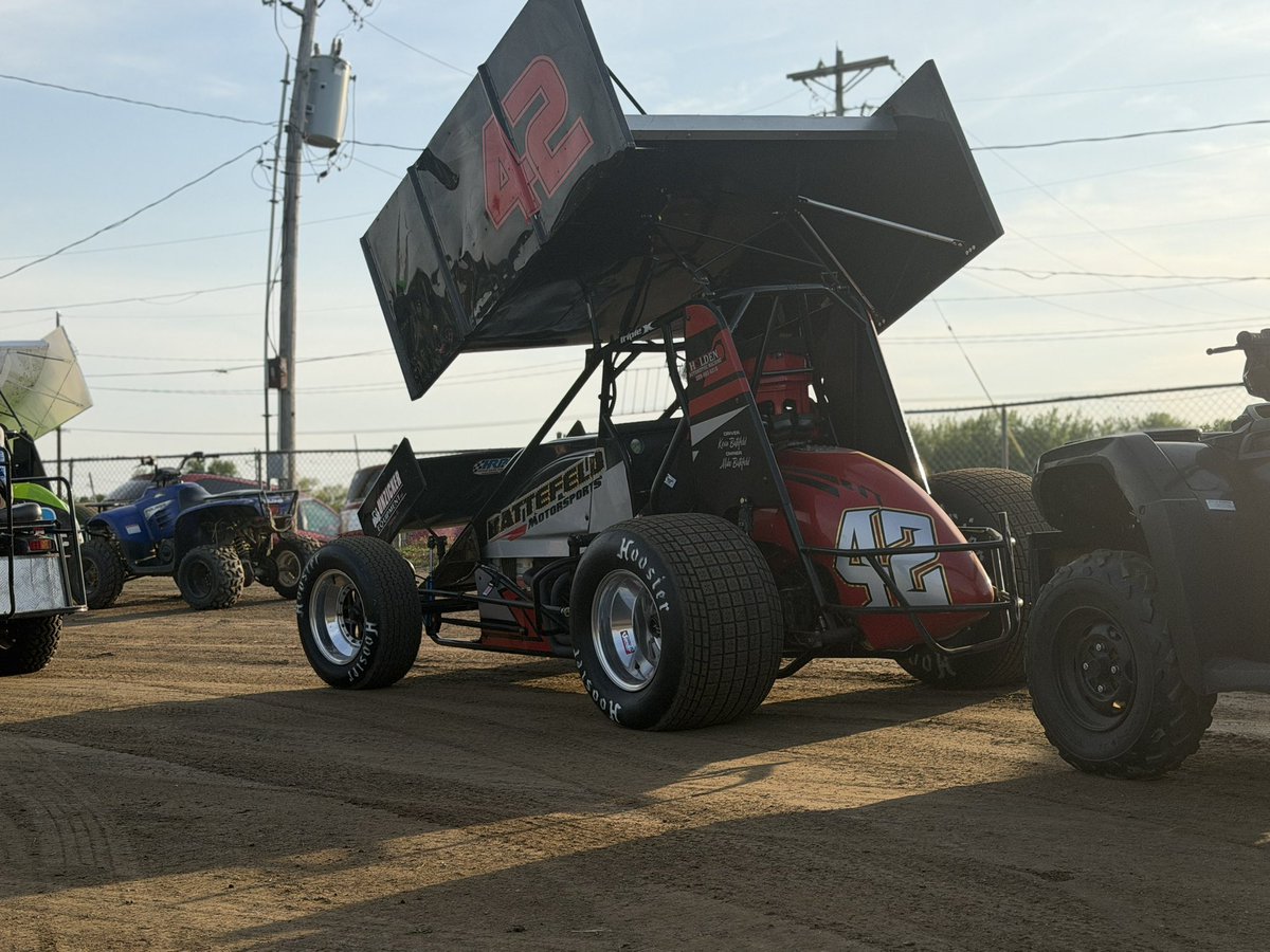 KatieBattefeld's tweet photo. Grabbed a 4th place finish at @LincolnILSpdwy… had a fantastic time! Learned a lot, especially one piece of advice we should all remember when swerving into a lane that is not ours… DO BETTER. Gtfoh and stay home if you cant. https://t.co/6ZnqrI9v3s