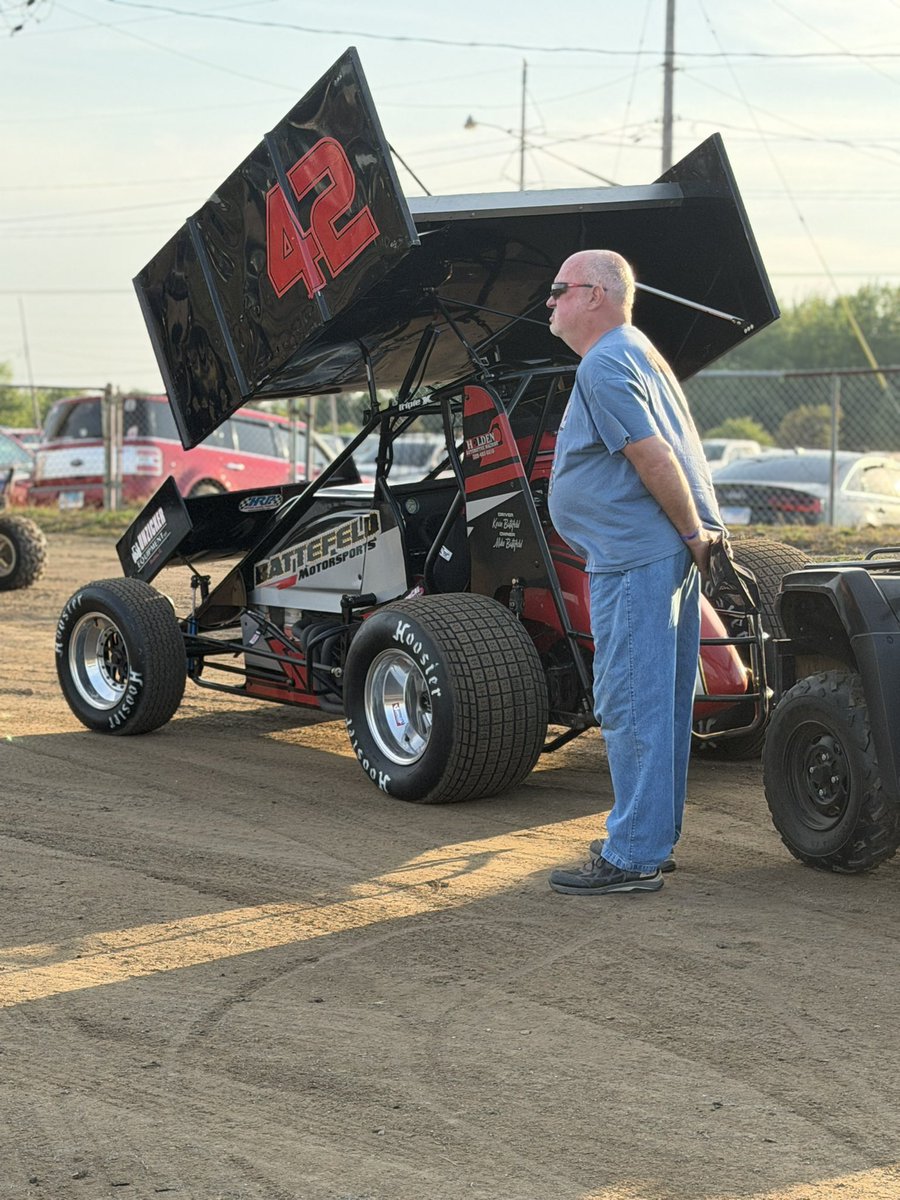 KatieBattefeld's tweet photo. Grabbed a 4th place finish at @LincolnILSpdwy… had a fantastic time! Learned a lot, especially one piece of advice we should all remember when swerving into a lane that is not ours… DO BETTER. Gtfoh and stay home if you cant. https://t.co/6ZnqrI9v3s