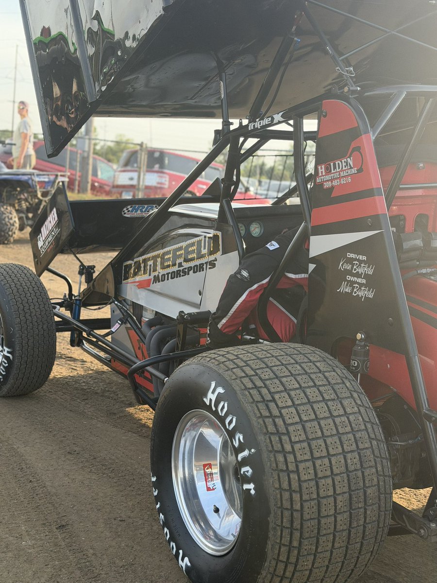 KatieBattefeld's tweet photo. Grabbed a 4th place finish at @LincolnILSpdwy… had a fantastic time! Learned a lot, especially one piece of advice we should all remember when swerving into a lane that is not ours… DO BETTER. Gtfoh and stay home if you cant. https://t.co/6ZnqrI9v3s