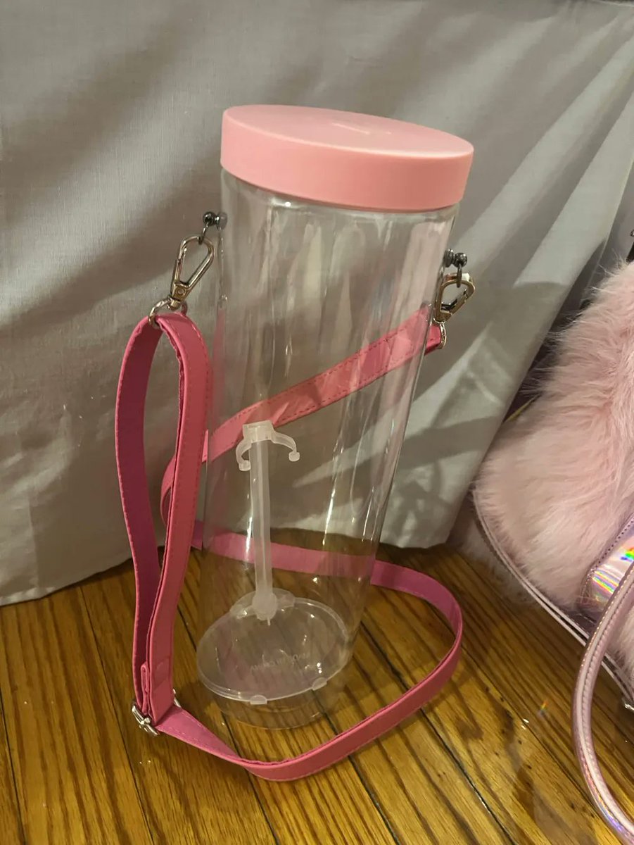 kumakurea_'s tweet photo. HOW TO MAKE THE PERFECT DOLL CARRYING BAG:

My friends of dolltwt, I have created the PERFECT way to carry a doll publicly and I want to share with you all my method. This works for MOST fashion dolls. https://t.co/zY2419dA44