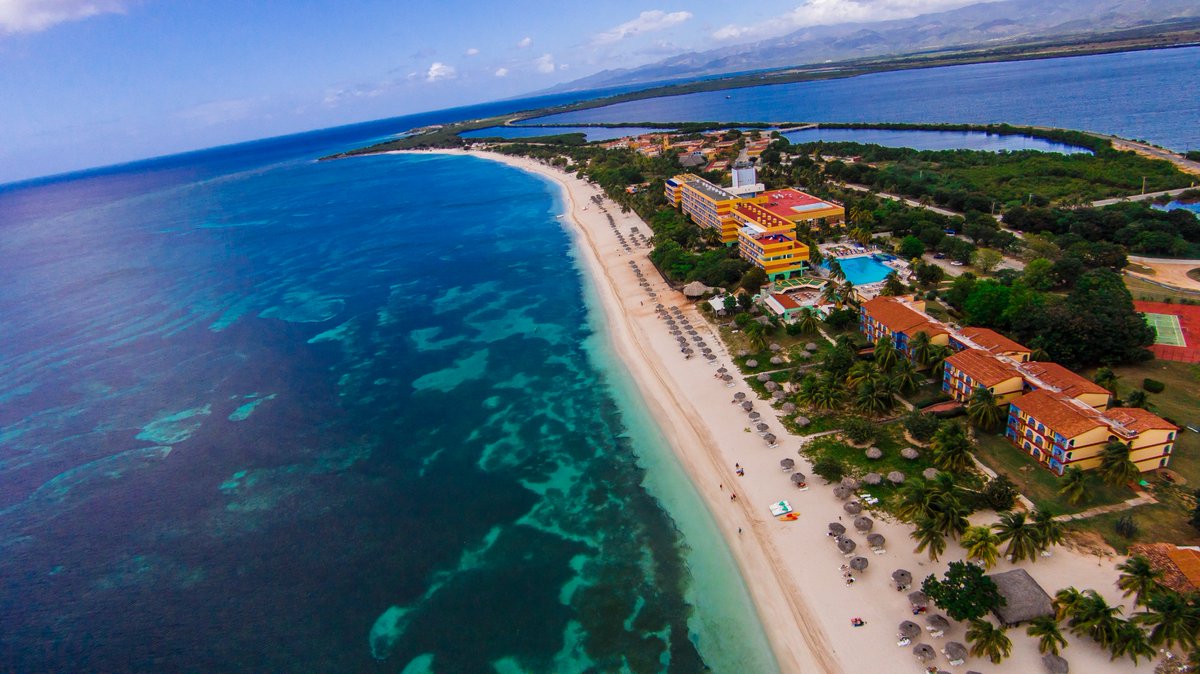 CubaPLUSMag's tweet photo. Estado: Mar 🌊 

📍Playa Ancón, Trinidad. 

#CubaPLUS 
#cubaunica 
#solyplaya 
#cubanbeach
#trinidadcuba https://t.co/UcFj5pIhLj