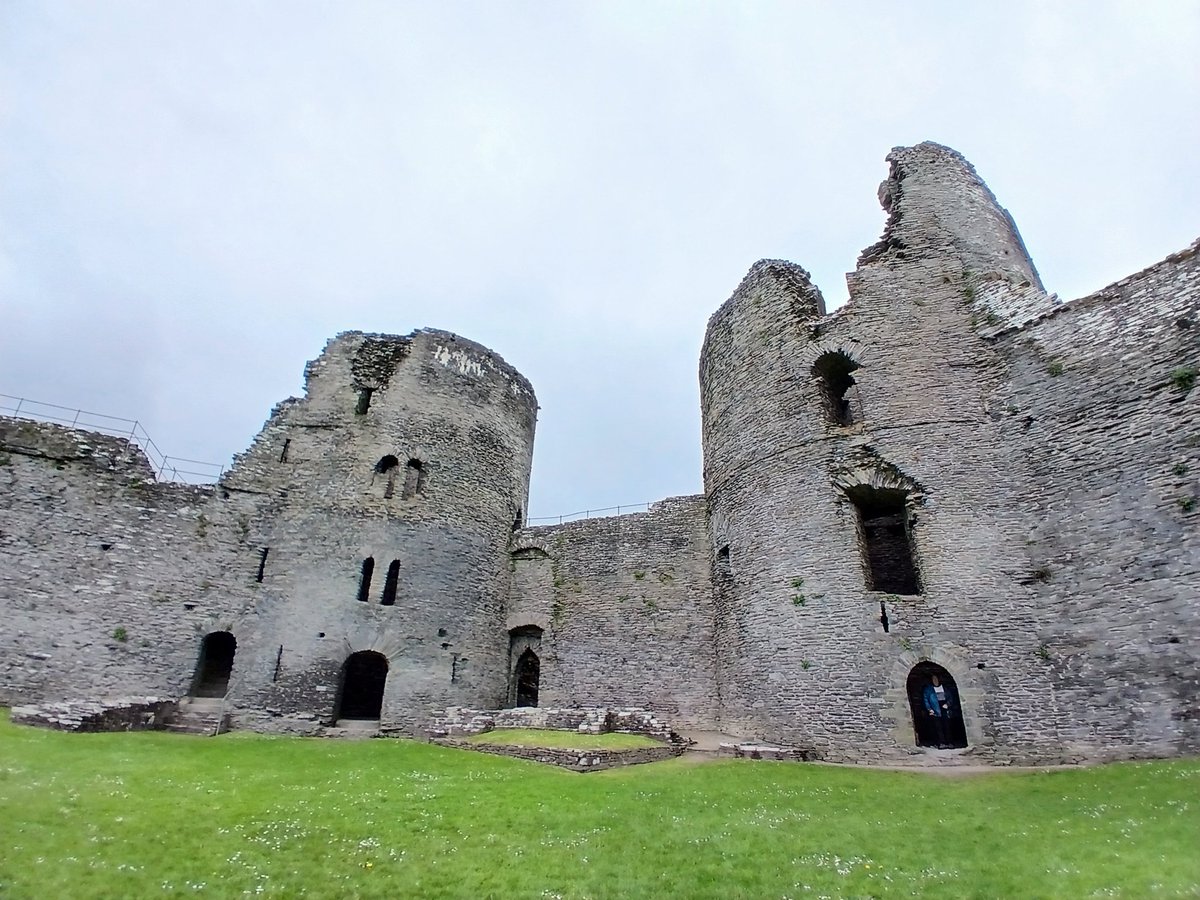 gillymbay's tweet photo. Today we went into New Quay itself and saw bottle nosed dolphins out in the bay.  Then we went to Cilgerran Castle, followed by Cenarth Falls.  Another great day out.  X https://t.co/k4oVt6jlRJ