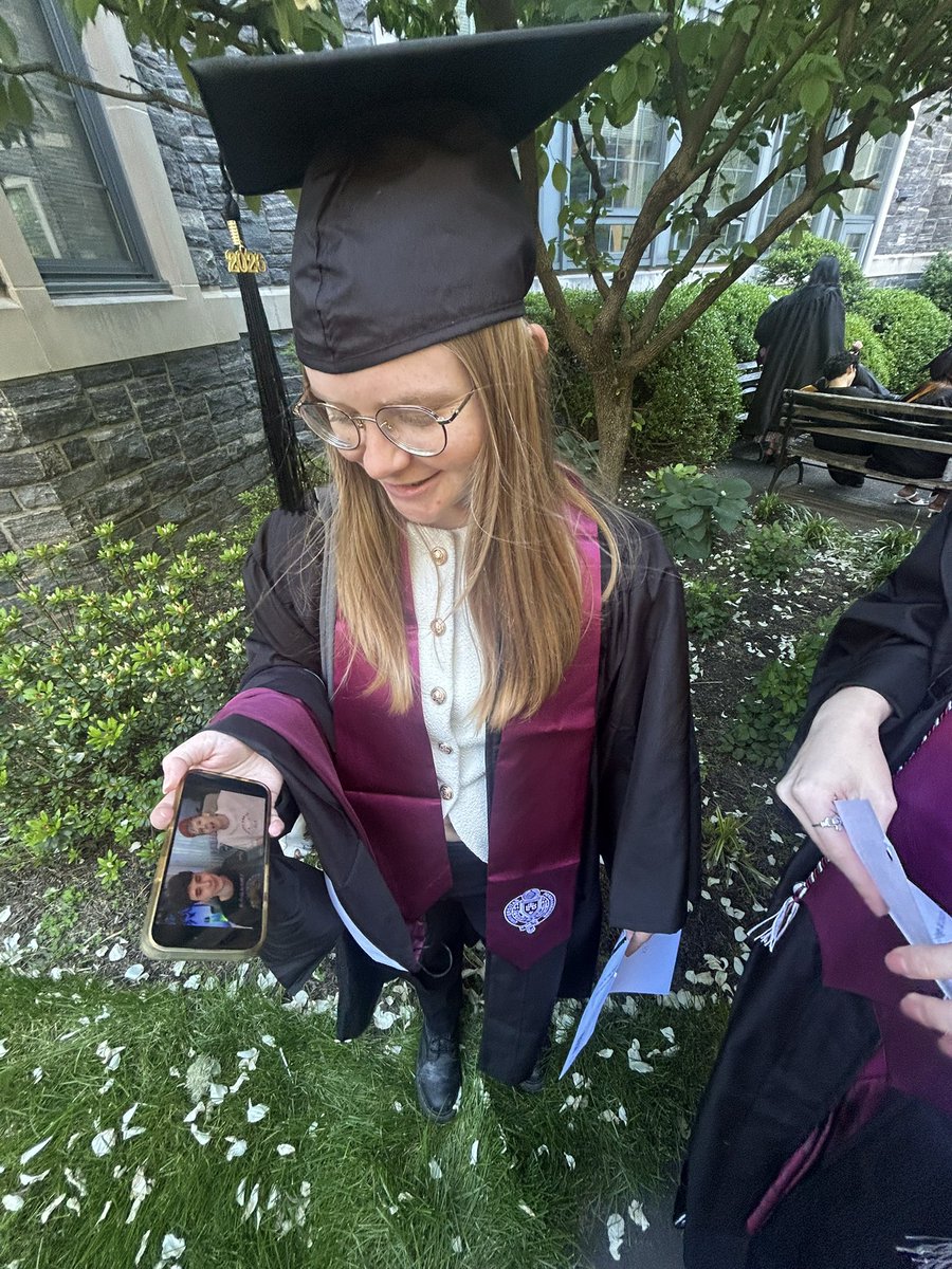 dwordinghere's tweet photo. @danielhowell @AmazingPhil graduation was boring asf had to whip out the phupload 😭🙏 https://t.co/02d8s6coC9