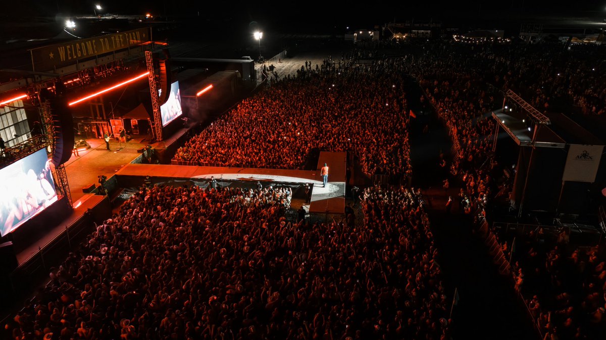 lukebryan's tweet photo. Y’all showed up, Elk Grove. Thanks for selling out this show and coming to party with us. Midwest, get your tickets on Thursday for the next round of #FarmTour2026 shows in the fall. #HeresToTheFarmer https://t.co/DCQV6KVBPt