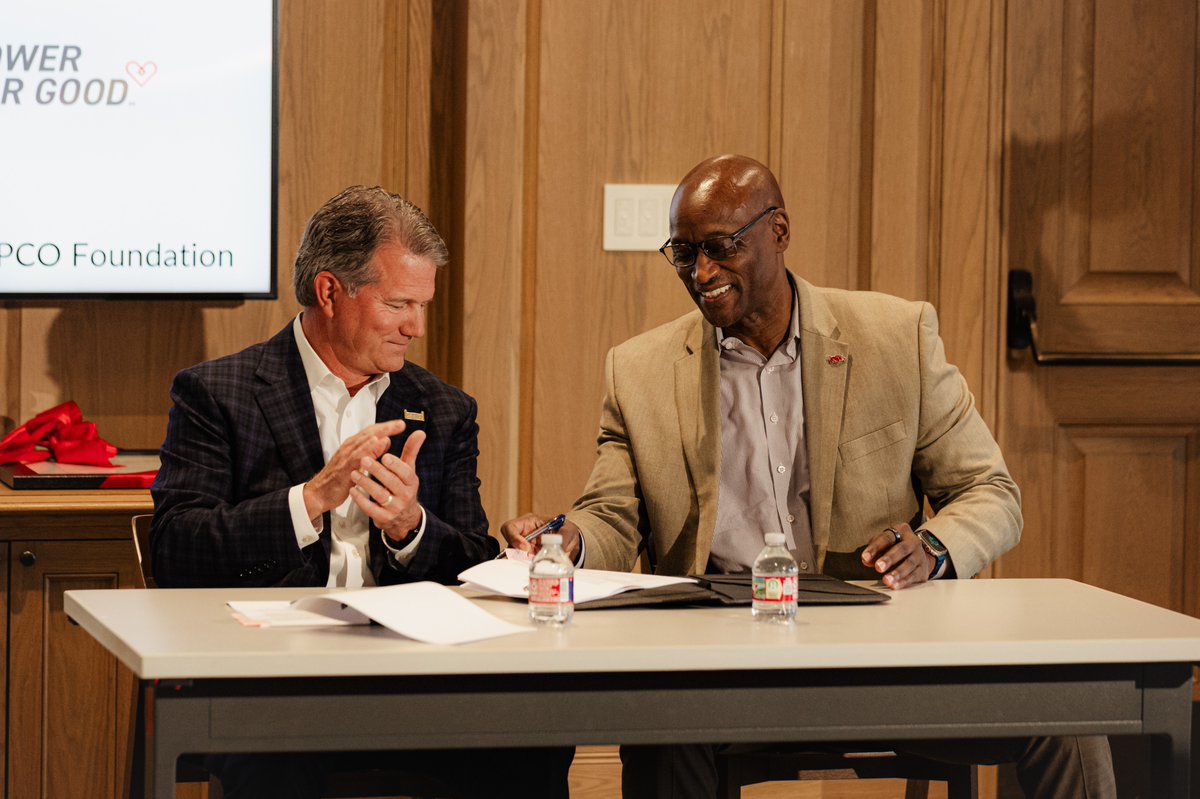 UArkansas's tweet photo. The University of Arkansas announced the @SWEPCoNews Foundation as the inaugural corporate sponsor of the first cohort of Land of Opportunity Scholars, arriving on campus in fall 2026.
#uark #LandOfOpportunityScholarship #SWEPCO #SWEPCOFoundation #PowerForGood https://t.co/8eecvOz74h