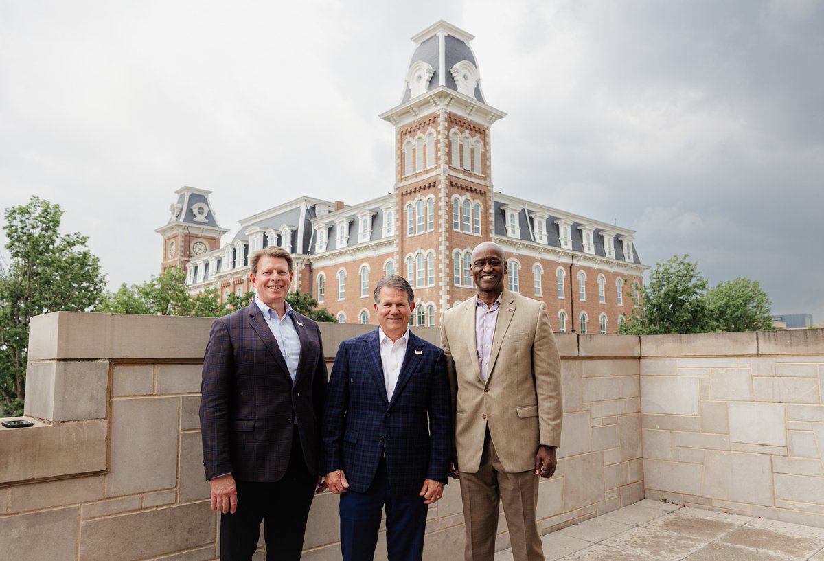 UArkansas's tweet photo. The University of Arkansas announced the @SWEPCoNews Foundation as the inaugural corporate sponsor of the first cohort of Land of Opportunity Scholars, arriving on campus in fall 2026.
#uark #LandOfOpportunityScholarship #SWEPCO #SWEPCOFoundation #PowerForGood https://t.co/8eecvOz74h