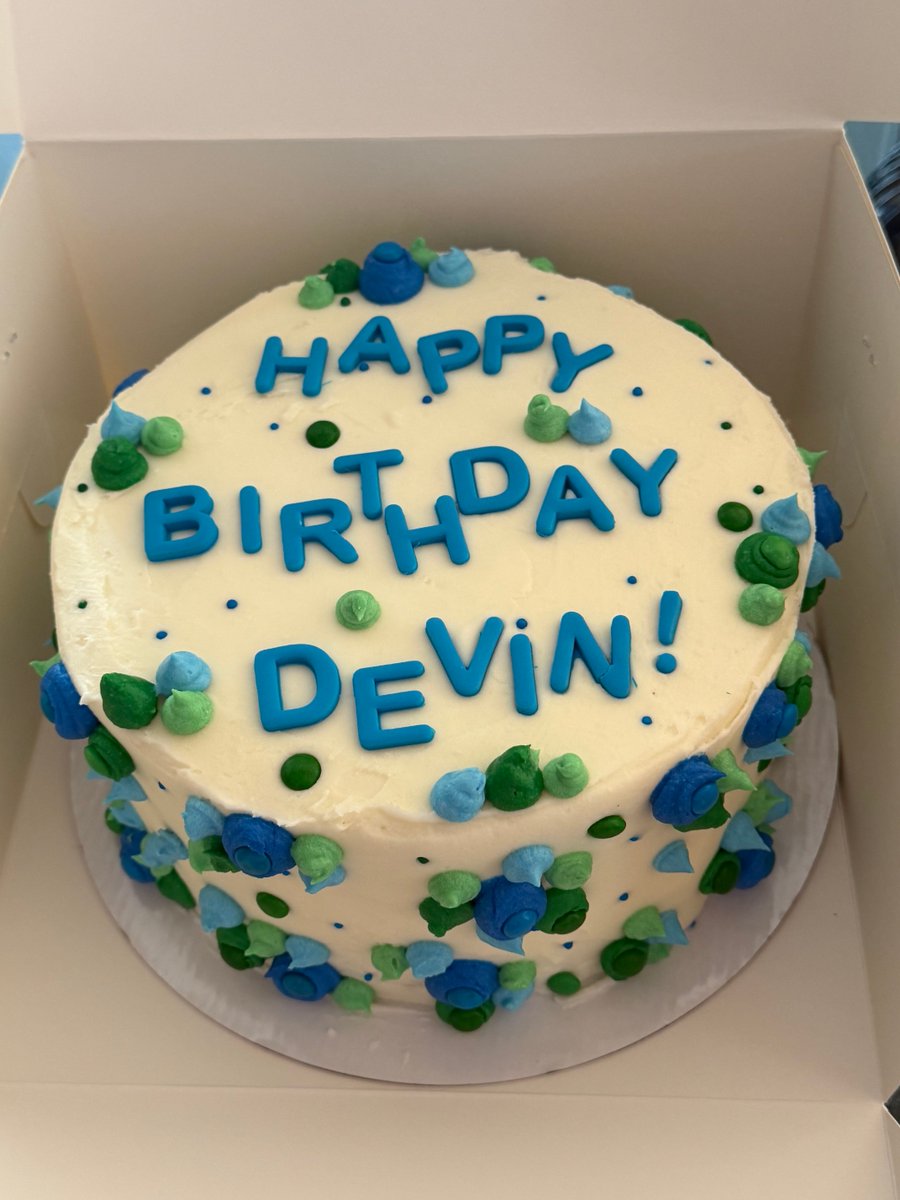 Cocoacopia's tweet photo. A cookies-n-cream cake for ⁦@Cake4Kids⁩ ! https://t.co/YR9SMmr9K7