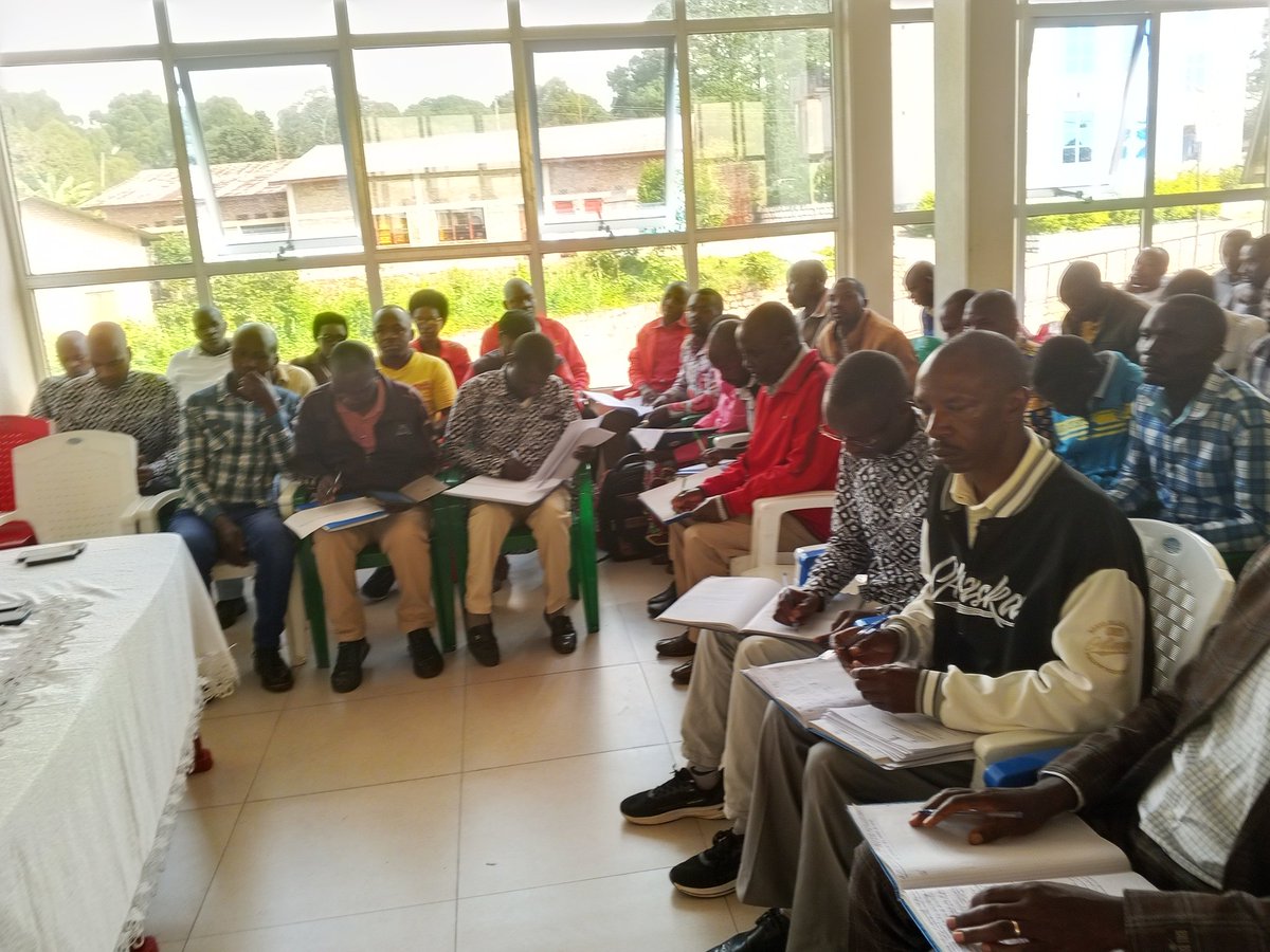 KayanzaCommune's tweet photo. 1. Objectif principal : "Zéro Échec"*  
Kayanza doit viser la 1ère place en éducation dans la province Butanyerera. Tout le monde doit rester concentré sur le travail, surtout avec les élections qui approchent. https://t.co/hqbqHtxkVm