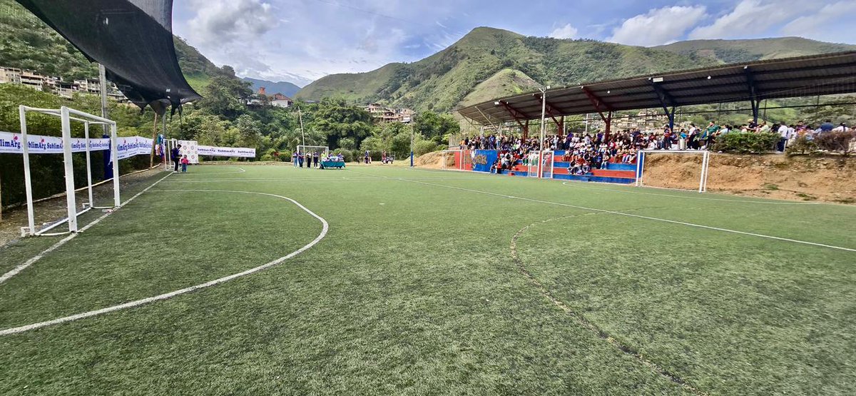 ENTerritorioCo's tweet photo. Argelia renace desde sus jóvenes, su cultura y el deporte 📷📷📷.

En el marco de la iniciativa #IncentivosParaLaPazTerritorial, liderada por @fondopazco, acompañamos este Encuentro Cultural y Deportivo que reunió a 25 clubes de #Argelia, #Cauca. https://t.co/NsH3LkYoW5