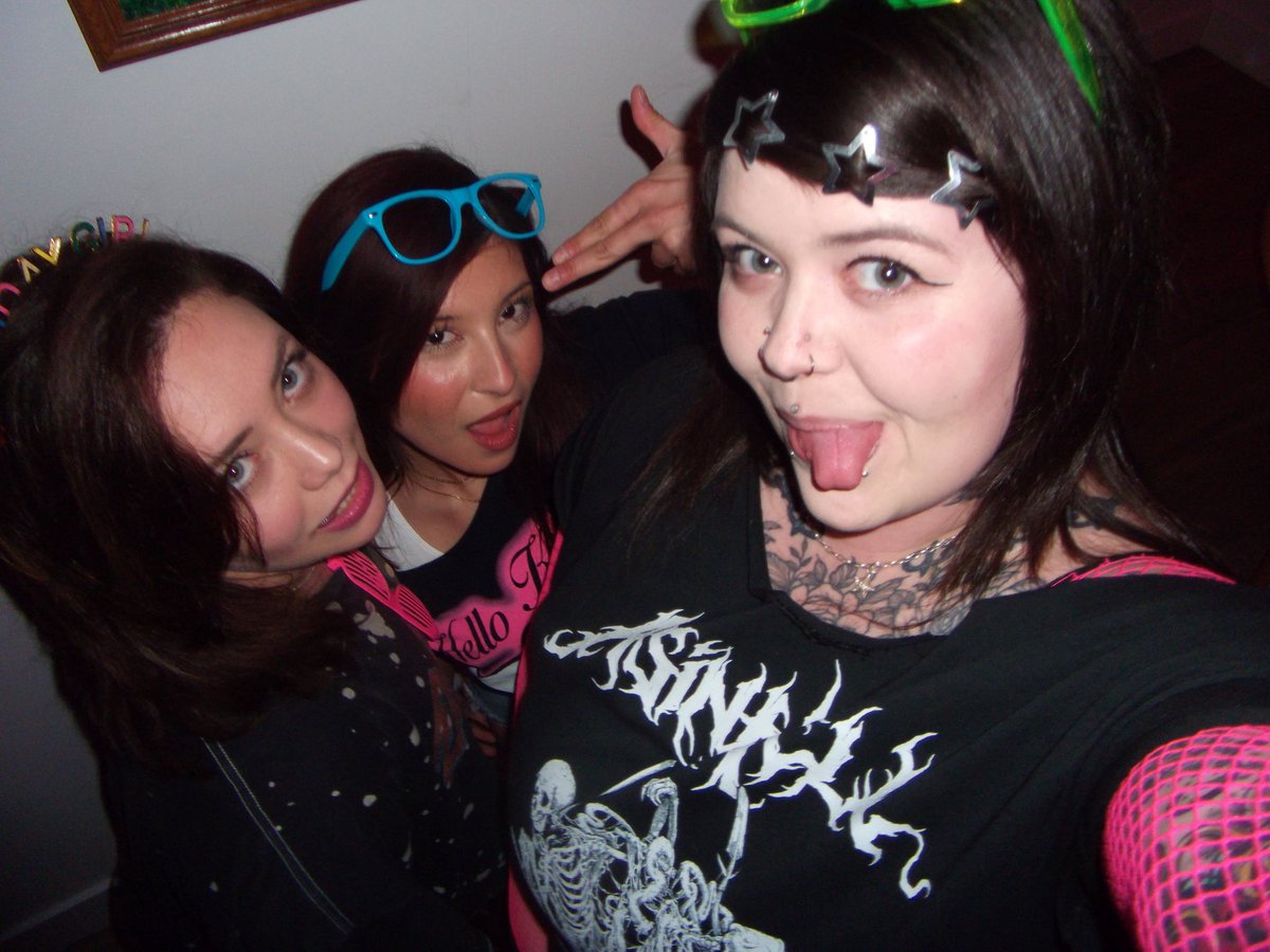 chroniccryer's tweet photo. house parties aren’t dead btw https://t.co/GxrouUkh2C