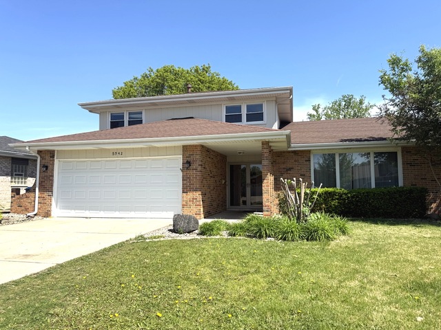 REMAXActionIL's tweet photo. 🚨 New Listing Alert! 🚨 This stunning home just hit the market and it's everything you've been dreaming of!!

5942 W 124th St , Alsip, IL 60803.Don't miss out on this gem!🏡✨

Contact us for more details or to schedule a tour! This property will be snatched up quickly, so
don't miss out!!

https://t.co/RFDNizxREi