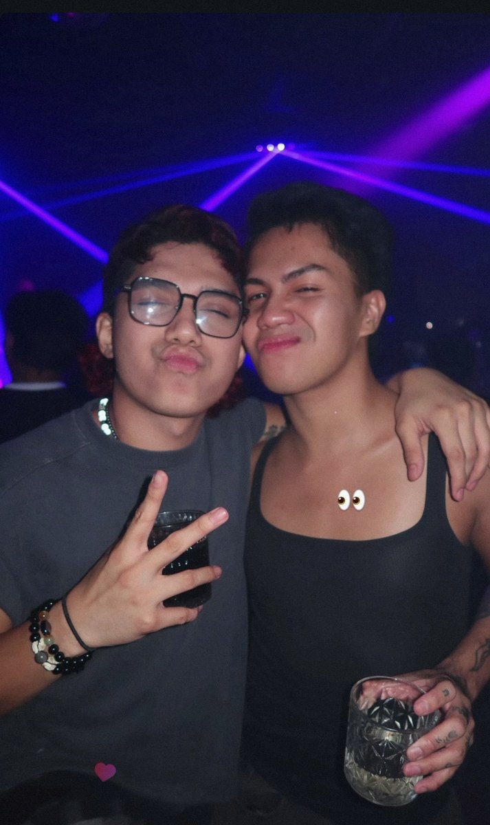 teluknyo_'s tweet photo. ayaw ko dun sa isa masi AaaaaaaaAaaaaHHHHHHH potangina mahal na mahal ko talaga both https://t.co/SXzyMSLmBo
