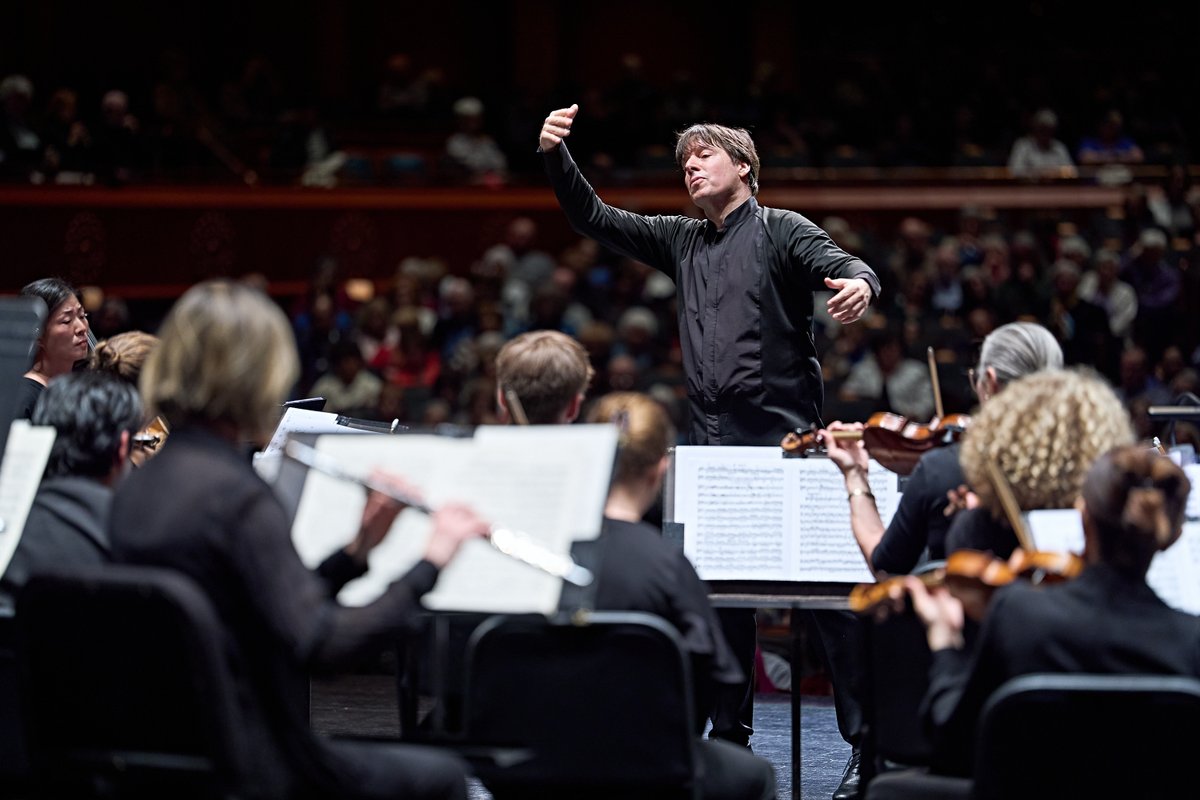 njsymphony's tweet photo. Violinist @JoshuaBellMusic's debut as @njsymphony’s Principal Guest Conductor ended with thunderous applause and standing ovations, leaving everyone looking forward to his next appearance with the Symphony. 👏 https://t.co/ZZJbrwBkt7