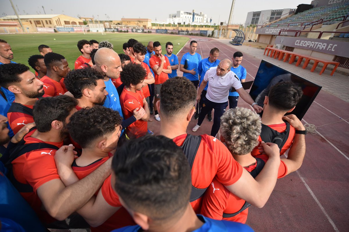 cleopatraFC's tweet photo. نواصل التجهيز للمباراة الأخيرة في الموسم أمام الزمالك. 🔛⚽️
#سيراميكا_كليوباترا 🔴🟠 https://t.co/UIC6f7ZK3A
