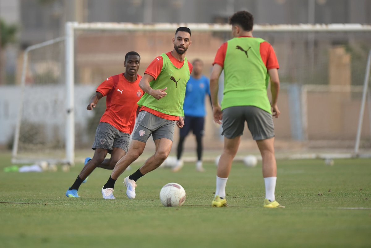 cleopatraFC's tweet photo. نواصل التجهيز للمباراة الأخيرة في الموسم أمام الزمالك. 🔛⚽️
#سيراميكا_كليوباترا 🔴🟠 https://t.co/UIC6f7ZK3A