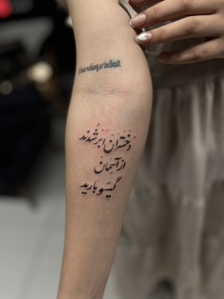 angelasfandiari's tweet photo. این روزهای حال هیچکس خوب نیست، حال من هم، نمیخواستم اینجا توییت بزنم اما قسمت بزرگی از درآمدم از توییتر بوده ، خانواده و شغلم تنها نورای باقی مونده ی زندگی منن،پس بخاطرشون ادامه میدم. https://t.co/o2ohlDNLh5