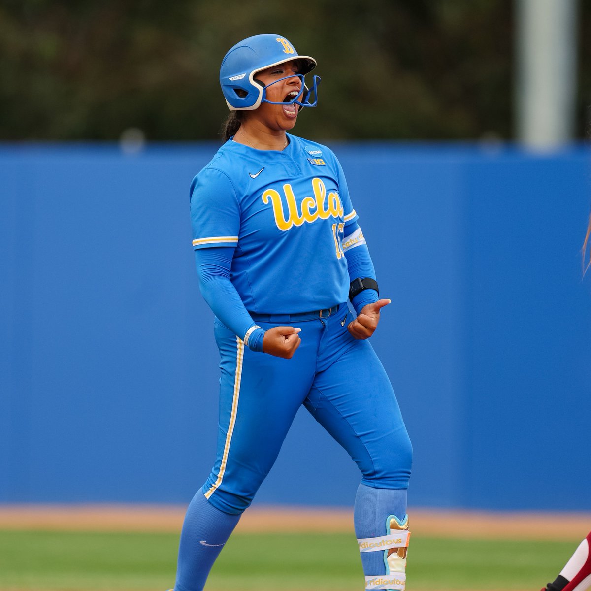 UCLASoftball's tweet photo. With a .506 average, 34 homers and 111 RBIs, @jordanwooleryy is on pace to become the first player in NCAA Division I history to hit above .500, 30+ homers and 100+ RBIs in a season.

Her 111 RBIs also rank second in NCAA history.

Keep doing your thing, J-Woo 😤 https://t.co/FZZKuVJtvi