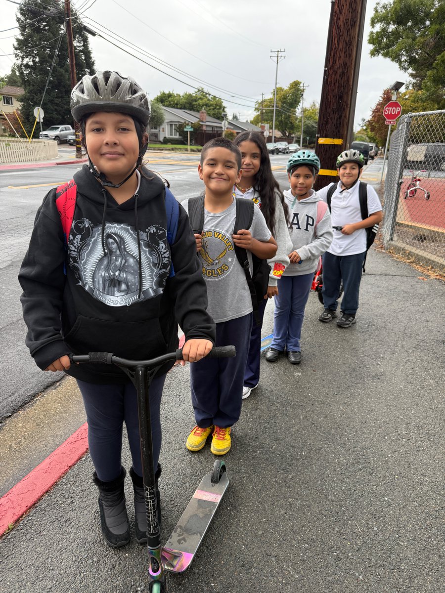 MtDiabloUSD's tweet photo. #MDUSD is proud that 12 of our elementary schools participate in the Walk'N Roll program!  Thanks to Cara De Jong @StreetSmartsCC for highlighting our participation in this guest column: "Walk‘N Roll momentum grows across MDUSD:" https://t.co/1Xm1oC8Wn8 @MeadowHomesElem https://t.co/AxlfYibvi7