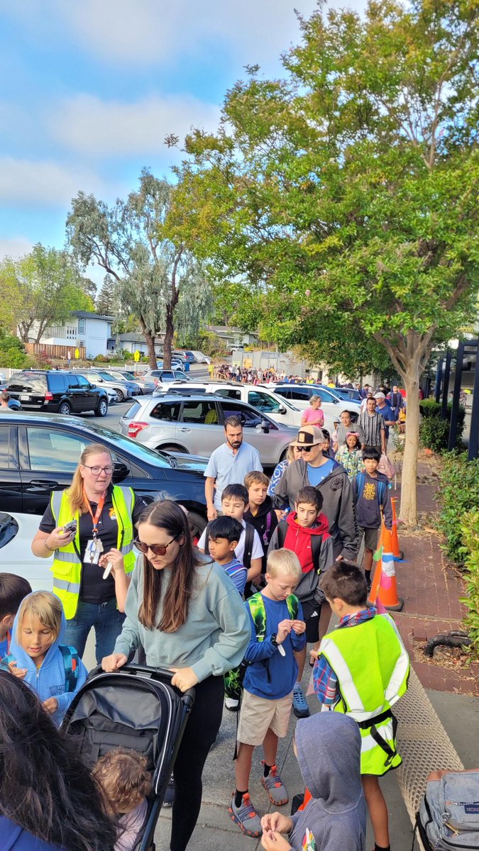 MtDiabloUSD's tweet photo. #MDUSD is proud that 12 of our elementary schools participate in the Walk'N Roll program!  Thanks to Cara De Jong @StreetSmartsCC for highlighting our participation in this guest column: "Walk‘N Roll momentum grows across MDUSD:" https://t.co/1Xm1oC8Wn8 @MeadowHomesElem https://t.co/AxlfYibvi7