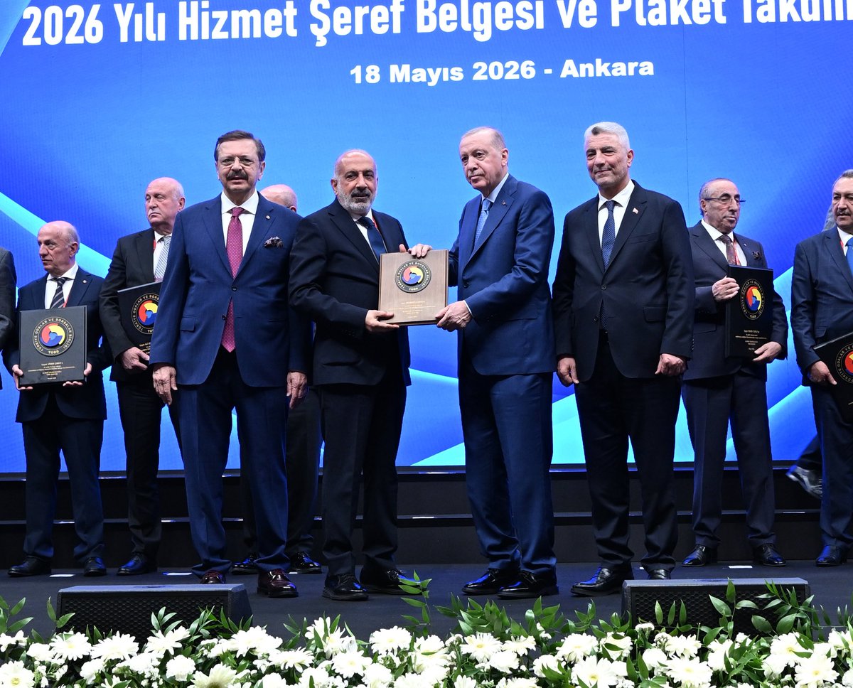 DiyarTSO's tweet photo. Cumhurbaşkanı Recep Tayyip Erdoğan tarafından, Odamız Yönetim Kurulu Başkanı Mehmet Kaya’ya “2026 Yılı Hizmet Şeref Belgesi ve Plaketi” takdim edildi.

Türkiye Odalar ve Borsalar Birliği tarafından düzenlenen tören, M. Rifat Hisarcıklıoğlu’nun ev sahipliğinde TOBB İkiz Kuleler’de gerçekleştirildi.
@RTErdogan 
@RHisarciklioglu